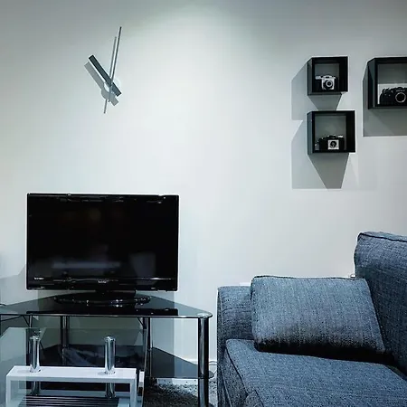 Two Bedroom Luxury Apt With Film Style Swansea Exterior photo