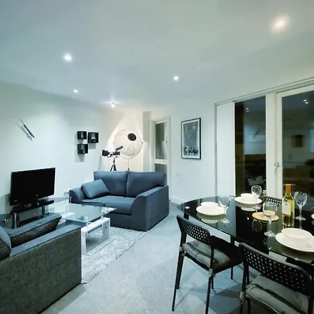 Two Bedroom Luxury Apt With Film Style Swansea Exterior photo