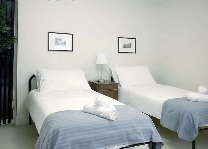 Two Bedroom Luxury Apt With Film Style