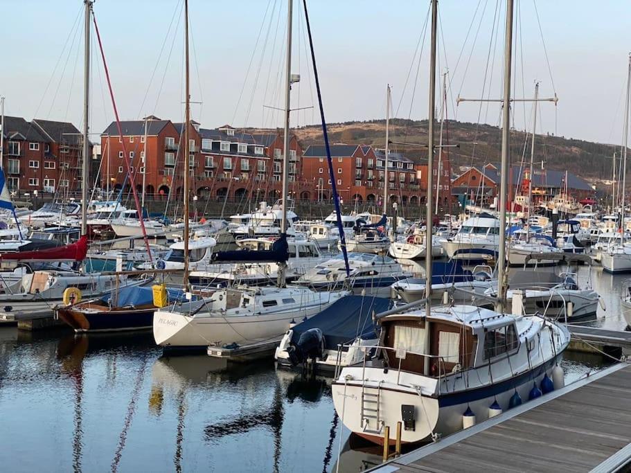 Apartamento Two Bedroom Luxury With Film Style Swansea